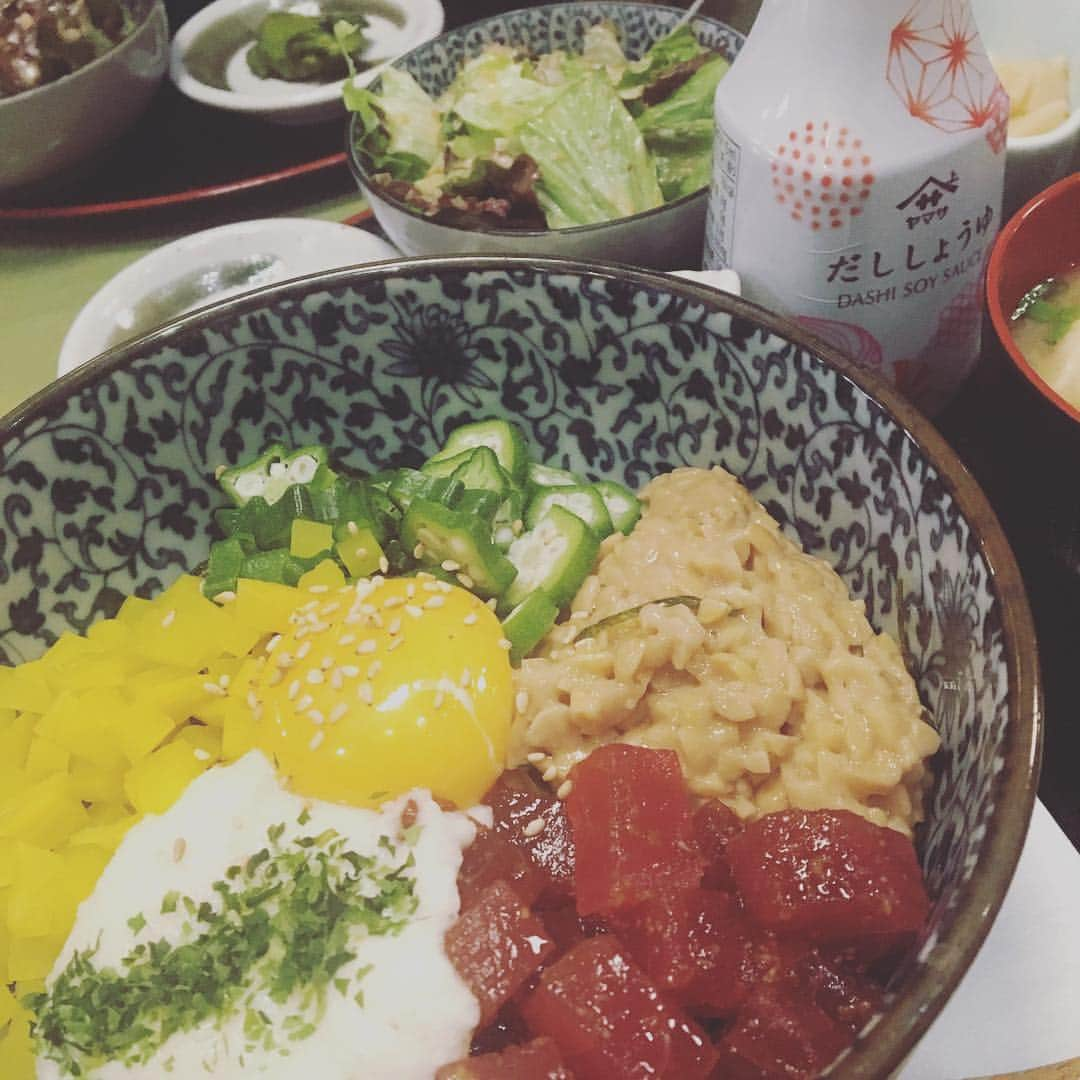 向清太朗さんのインスタグラム写真 - (向清太朗Instagram)「こないだ大宮出番終わり食べた。美味しかった。 #海鮮ばくだん丼 #マグロ #納豆 #山芋 #オクラ #タクアン #写真撮るのが下手」11月9日 20時03分 - tensinmukai