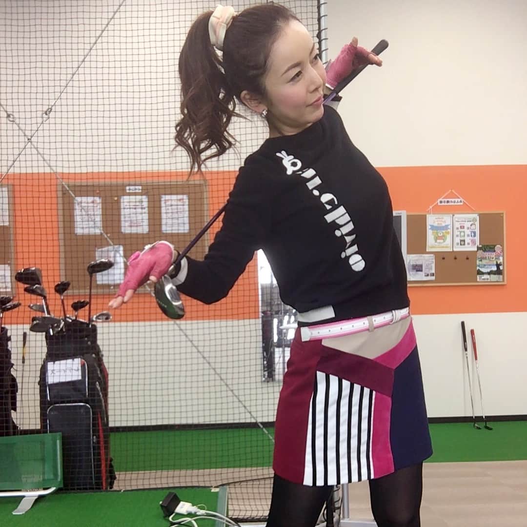 宮崎宣子さんのインスタグラム写真 - (宮崎宣子Instagram)「初✨バーディー出ましたー‼️‼️‼️ 太平洋クラブにて人生初バーディー✨ 努力は裏切らない‼️ ゴルフの神様ありがとう⛳️ 今日もレッスン頑張ります💪  #バーディー #人生初 #人生初バーディー #太平洋クラブ #成田コース #記念すべきコース #ゴルフの神様 #ありがとう #今日からまた #気合い入れて練習 #golfwear #archivio #ゴルフウェア #アルチビオ #ゴルフクラブ #taylormadegolf #打ちやすい #飛ぶ #ウェアは秋コーデ #宮﨑宣子 #ゴルフバカ #犬バカ #ハーブの勉強中 #デコ広め #おでこ広い」11月10日 13時01分 - miyazaki_nobuko