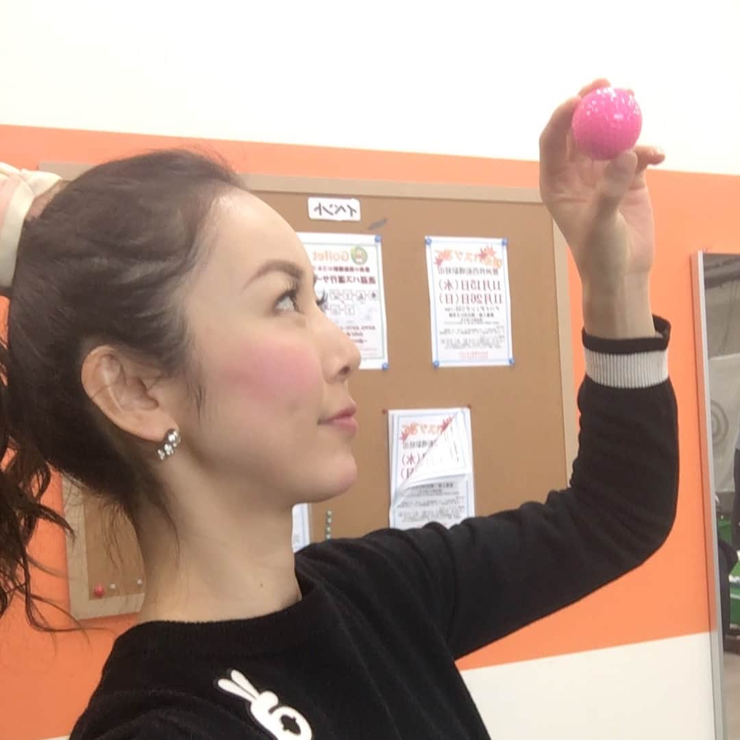 宮崎宣子さんのインスタグラム写真 - (宮崎宣子Instagram)「初✨バーディー出ましたー‼️‼️‼️ 太平洋クラブにて人生初バーディー✨ 努力は裏切らない‼️ ゴルフの神様ありがとう⛳️ 今日もレッスン頑張ります💪  #バーディー #人生初 #人生初バーディー #太平洋クラブ #成田コース #記念すべきコース #ゴルフの神様 #ありがとう #今日からまた #気合い入れて練習 #golfwear #archivio #ゴルフウェア #アルチビオ #ゴルフクラブ #taylormadegolf #打ちやすい #飛ぶ #ウェアは秋コーデ #宮﨑宣子 #ゴルフバカ #犬バカ #ハーブの勉強中 #デコ広め #おでこ広い」11月10日 13時01分 - miyazaki_nobuko