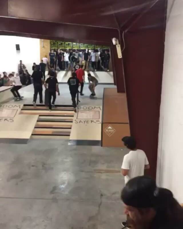 アンヘロ・カロ・ヌエバスのインスタグラム：「Kickflip crooked nollie flip out hoy en el best trick @theboardr 📸: @jcmazza_  @legana_inc @dc_shoes_peru @dcshoes @redbull @redbullskate @trophygriptape @inyogope #redbull #tedaalas」
