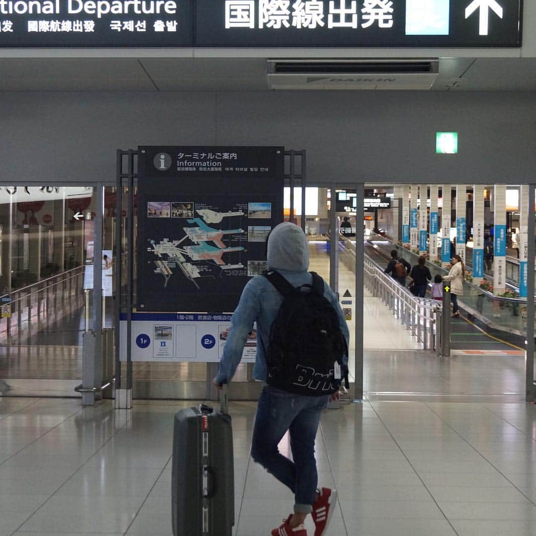 kmasafumiのインスタグラム：「. Long time no see!! . see you japan . Wait for me,GUAM .  #trip#vacation#airport #ootd#fashion#mensfashion」