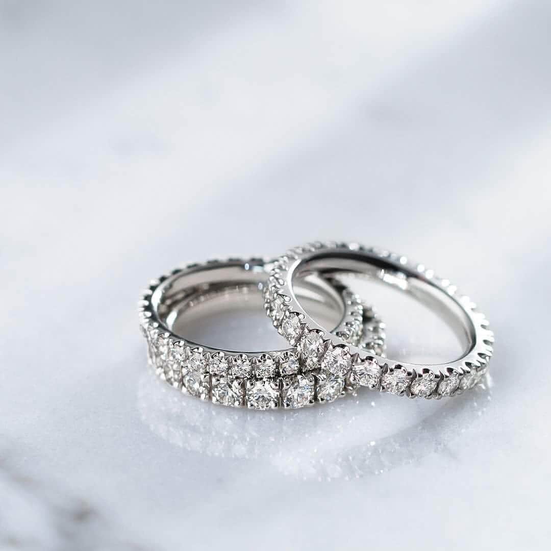 BRILLIANCE+（ブリリアンス+）さんのインスタグラム写真 - (BRILLIANCE+（ブリリアンス+）Instagram)「どこから見てもダイヤモンドが留まった、豪華で贅沢なスクエア フルエタニティリングに、2.7mm幅が新登場。リング幅が5種類から選べるようになりました。  #エタニティリング #ダイヤモンド #結婚指輪 #結婚指輪探し #プレ花嫁 #ブライダルリング #ジュエリー #ブリリアンスプラス#eternityring #diamond #marriagering #jewelry #bridalring #結婚指輪ブリリアンスプラス #婚約指輪ブリリアンスプラス #プロポーズはブリリアンスプラス」11月10日 18時12分 - brilliance_plus