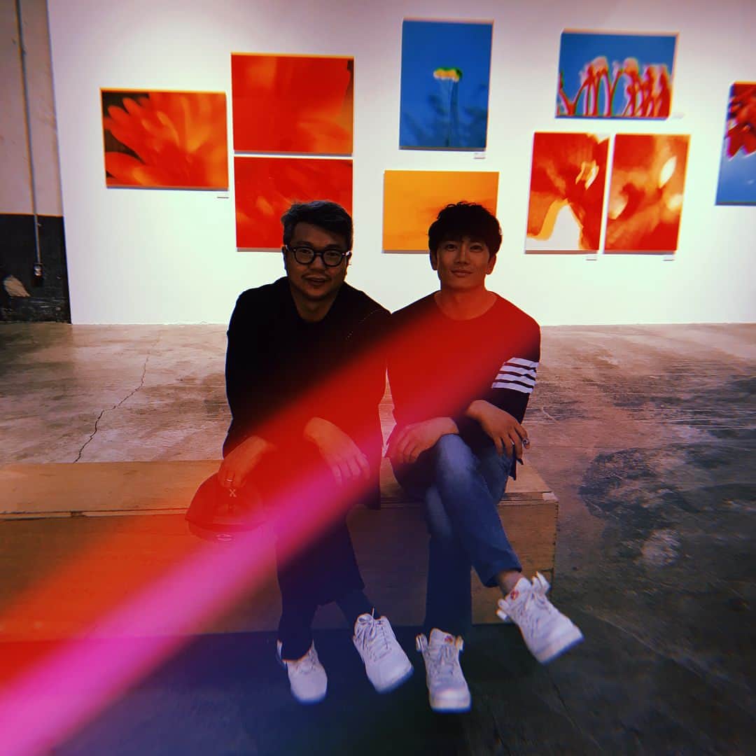チソンのインスタグラム：「#지성 #김제원사진작가 훌륭한 사진들.. 영원히 기억되길... ♥️」