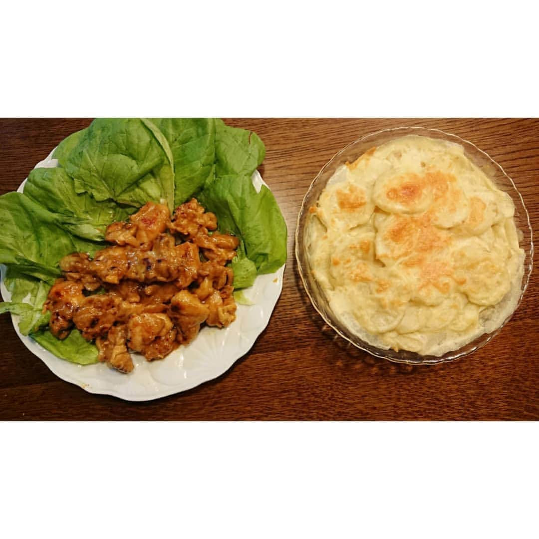 五十嵐令子のインスタグラム：「よるごはん🍴  今日は#志麻さんのプレミアムな作りおき という本から！ テレビで観て、感激して買っちゃった🤤🤤 食べたら眠くなっちゃった。。 #タンドリーチキン と#ポテトグラタン  #料理 #cooking」