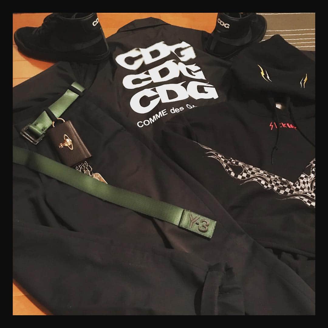 三井理陽のインスタグラム：「今日はIWGPの稽古でしたん！！ 服の事載せて欲しいって意見が凄い多かったので今日着てた服を載せようかなって思いますね〜🙄🤘 今日1番のポイントはコーチジャケットとシューズをギャルソンにした事かな❤︎ ・ ・ ・ #CDG#commedesgarcons#AZS#Y-3」