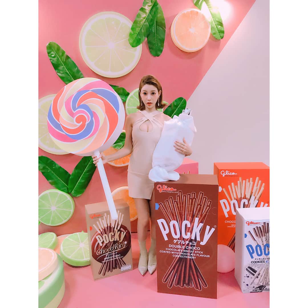 明日花キララのインスタグラム：「#ポッキーの日  #ポッキー #11月11日」