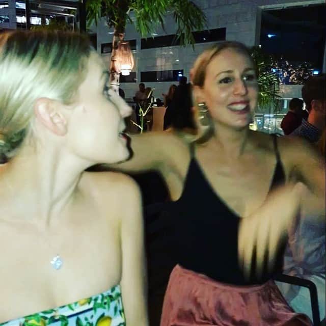 のインスタグラム：「The face of freedom. Uni degree ✔️✔️. A decade in the making #cheers #radiographer」