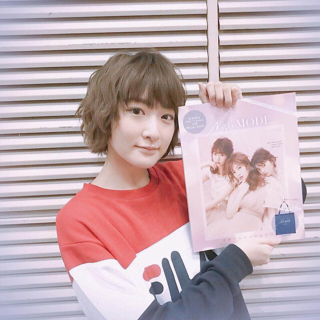 のインスタグラム：「ニットのページに登場した#生駒里奈 さん💜柔らかい表情に注目です☺️ #N46MODE  #乃木坂46 #生駒里奈」