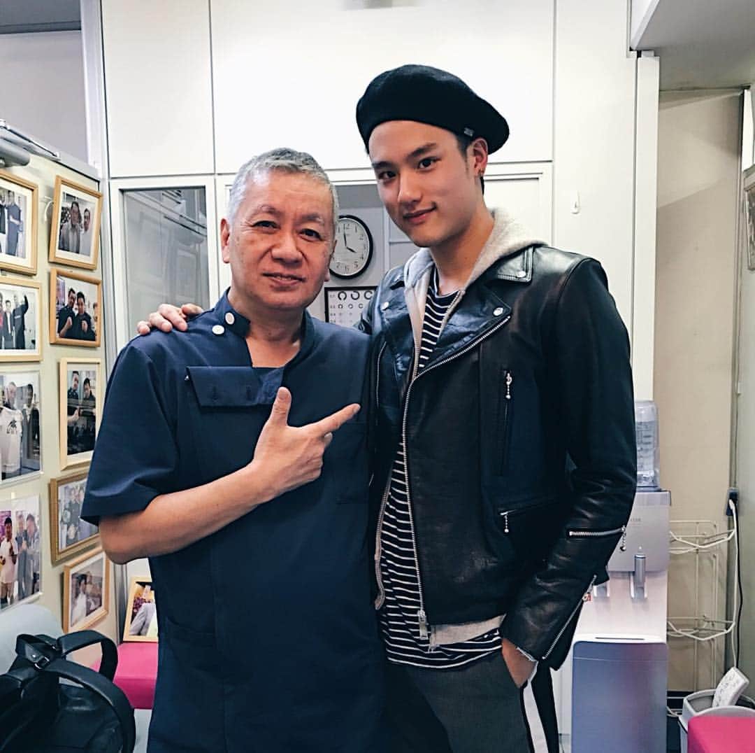 大須賀崇さんのインスタグラム写真 - (大須賀崇Instagram)「お世話になっているゴトウ先生に むくみスッキリにしてもらいました😁 首とか目元凝り固まってたから だいぶ楽になった🤗 いつもありがとうございます♪  #ゴトウカイロプラクティック #小顔 #整体 #いつもありがとうございます」11月11日 16時10分 - taxin