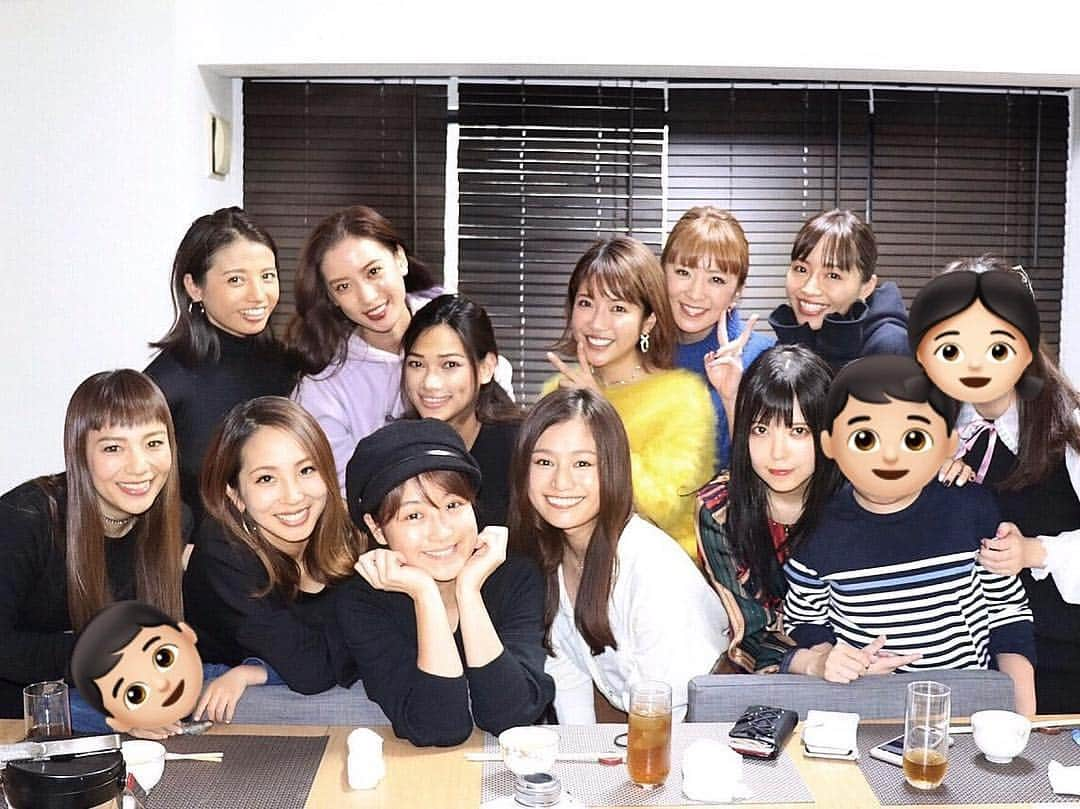 ソンイさんのインスタグラム写真 - (ソンイInstagram)「Popteen OG会👱🏻‍♀️🌺 (ギャルといったらハイビスカスなイメージがもはや古いw) 久々に大好きなみんなで集まれました💗 あんなにギャルだった私達もほぼ人妻に💍 くみっきー、えりちゃんの幸せな報告はまだまだ先になりそうだけど楽しみにしてよう🤔❤️笑 いい意味でみんな変わらず、久々にあっても自然体でいられる関係をくれたPopteenには一生感謝です☺️ #Popteen #PopteenOG #ポップティーン」11月11日 17時34分 - sunwei1013