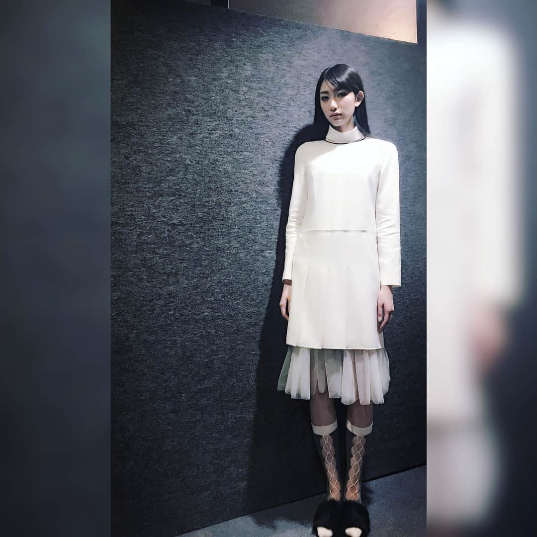 黒田瑞貴さんのインスタグラム写真 - (黒田瑞貴Instagram)「今日は靴下の日ということで、靴下のショーに！ いつもと違う雰囲気でしたー！ #fashion #靴下の日 #socks #autumn #japanesegirl #model」11月11日 18時45分 - kurodamizuki_
