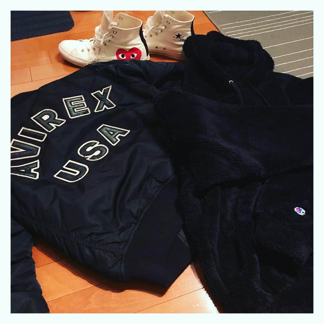 三井理陽のインスタグラム：「今日もIWGPの稽古❤︎ 稽古場では嬉しい事にオシャレ番長と呼んでもらってます☺️ 明日はなに着ようかな？😏 なんか、そう呼んでもらうと逆に気合入るっていうか？プレッシャーっていうか？😗 そう言えば、、 チャンピオンのフーディーは今日は着てないわ！！けど買ってたやつ届いたから載せたかっただけ笑 コレね、チャンピオンとモンキータイムのコラボなの❤︎ 基本どっかとどっかのコラボもんは好き☺️ ・ ・ ・ #IWGP#commedesgarcons#converse#commedesgarconsplay#avirex#avirexusa#champion」