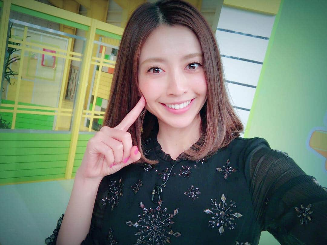 片瀬那奈さんのインスタグラム写真 - (片瀬那奈Instagram)「おはようございます🌞☀ #シューイチ みてね☝🏻😆」11月12日 7時29分 - nana_katase