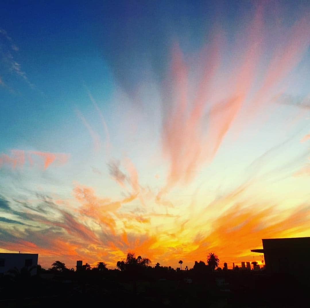 カイン・オキーフのインスタグラム：「Magical lava sky 😍」