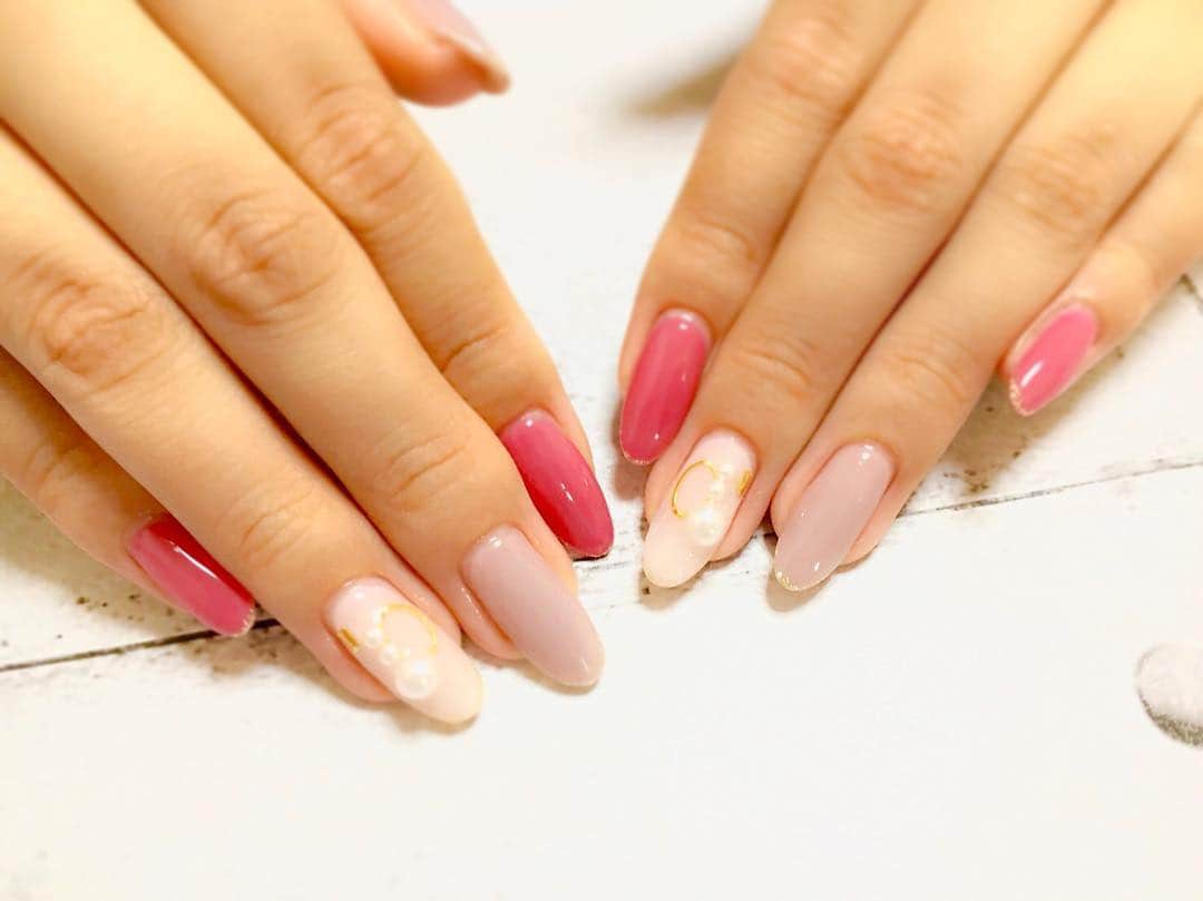 井口栞里のインスタグラム：「* * new nail 💅♡ * 友達に紹介してもらって 初めてともちゃんのとこ 行ったんやけど話しやすくて nailしてもらってる時間が あっという間やった😭！！笑 * 次はどんなんにしよっかなあ( ⸝⸝⸝•_•⸝⸝⸝ )💞 * * #nail #pinknails  #次は何色にしようかな  #mie #tsushi #instagood」