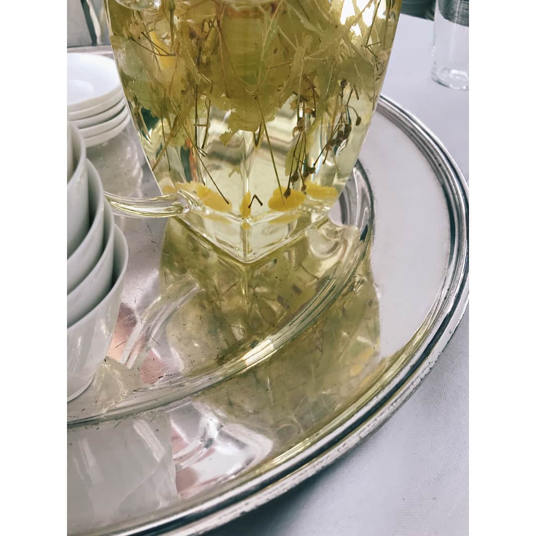 市川実和子さんのインスタグラム写真 - (市川実和子Instagram)「☕︎ 今週のお茶日記その2 内田真美さんが「このお菓子は、ほんとうにお茶どろぼう！」と言う、ウェルシュケーキ教室。 まさにめくるめくの  @muccida の世界。 菩提樹と柚子のお茶から始まって、キームンや紫紅茶、テテリアのお茶会に続き、ここでも @chanowanaoko  ちゃんが熊本から送ってくれたというASO MILKティー。 ああ、 それにしても、真美さんのサンドイッチったら、顔うずめたい。」11月12日 16時36分 - miwako_ichikawa_