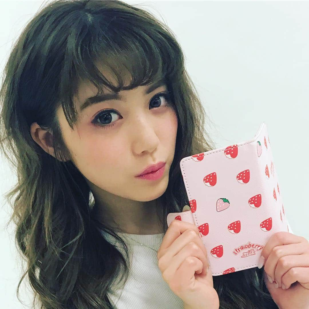 Popteenさんのインスタグラム写真 - (PopteenInstagram)「Popteen12月号の付録のchuu『strawberrymilk』🍓の手帳型のスマホケース😍 ちゃんえなからもかわいいって大好評😋❤️ みんな売り切れる前にGETしてね🎀#popteen#ポップティーン#12月号#特別付録#11月1日発売#スマホケース#手帳型#コラボ#chuu#strawberrymilk#츄#부록#스트로베리밀크#폰케이스#귀여워#우유좋아해#popteenloveschuu#popモデル#中野恵那#ちゃんえな#モデル#いちご」11月12日 18時56分 - popteen_official