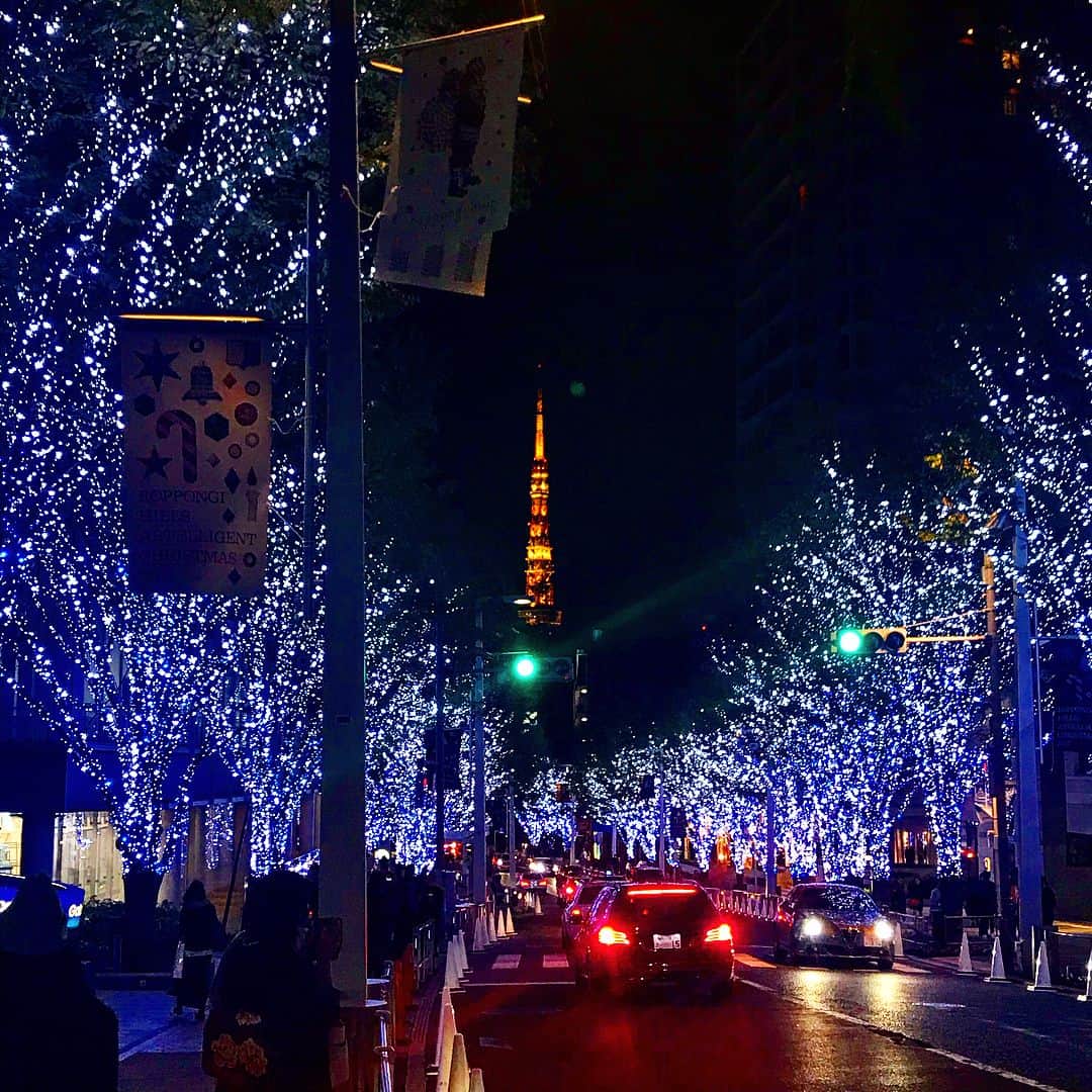 金山睦さんのインスタグラム写真 - (金山睦Instagram)「イルミネーション綺麗ね☺️🎄✨ けやき坂から東京タワーが見れるだなんて、意識したことなかったけど、そんなところに居たなんて🗼 これは昨日の話🌛 #ilumination #winter #christmas #xmas #nightview #louisvuitton #yesterdaynight #tokyotower #tokyo」11月12日 21時05分 - kanayama_chika