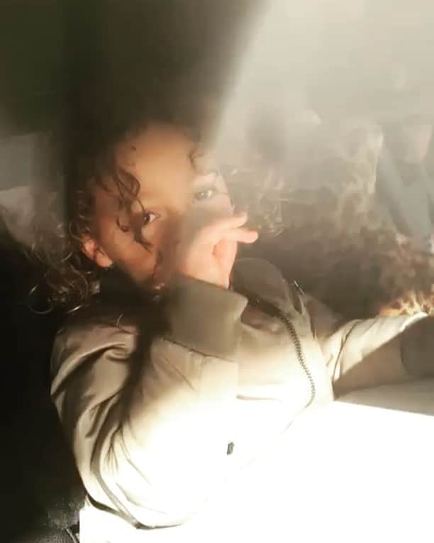 ムサ・デンベレのインスタグラム：「Family support 🇧🇪❤️🙌🏽 #NumberOneFan」