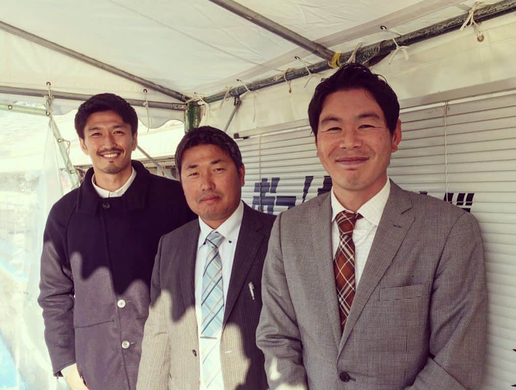 渡部博文のインスタグラム：「初めての解説🎙 今日は兵庫県高校サッカー選手権決勝の解説をしてきました！ 延長もふくめ本当に見応えのあるゲームでした。 滝川第二高校サッカー部のみなさん、全国での活躍に期待しています！ ちなみに僕たちの選手権は、 二回戦で作陽高校に1-5のフルボッコでした。 それも今じゃ良い思い出🤣👏👏 . #高校サッカー #滝川第二 vs #関西学院」