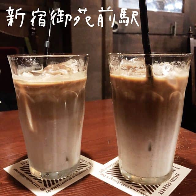 Ateliersさんのインスタグラム写真 - (AteliersInstagram)「🍛ARMWOOD COOTAGE☕️ 🍴咖啡廳&簡餐 📍東京都新宿区新宿1-10-5 2F ⏲️週日～週四11:30～23:00  週五、六11:30～24:00 💸1000~¥ 🏠懷舊小木屋風 👍餐點非常好吃！氣氛佳&可以久坐 👎餐點份量普通，價格偏高（1300起跳） 💁‍♂️附有英文菜單，不會日文也不用怕！ 📝ARMWOOD COOTAGE最酷的地方就是整間店就像個小木屋，和左右的辦公大樓🏬形成強烈對比！餐點也毫不馬虎，雞肉燉飯的雞肉🐔非常軟嫩，不會像某些咖啡廳的簡餐肉只給兩三塊🤷‍♂️，由於離鬧區有段距離，平常也不會有太多人，不論是用餐還是休息聊天都非常適合！  #艾塔莉兒 #艾塔莉兒新宿御苑 #ateliers #新宿御苑美食 #新宿御苑咖啡廳 #東京美食 #日本 #東京 #新宿御苑 #燉飯 #日本美食 #新宿御苑前グルメ #新宿御苑前カフェ #新宿グルメ #新宿カフェ #新宿 #armwoodcootage #新宿隠れ屋カフェ #japan #shinjuku #tokyo #cafe #coffeeshop #相機先食#신주쿠 #먹스타그램 #신주쿠교엔 #리조또 #맛집추천#카페」11月12日 22時14分 - ateliersjpn