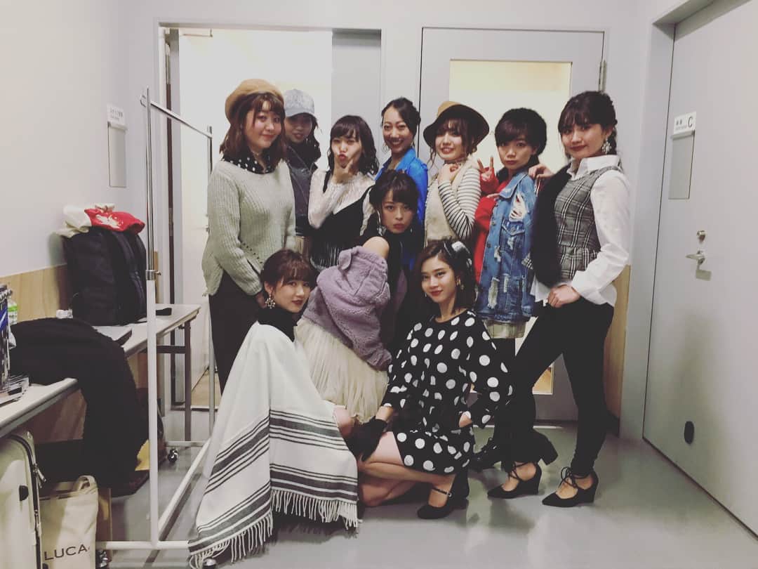 のインスタグラム：「無事に終わりました、 THE PARTY2017💓  はじめて歩くランウェイは 本当に楽しくてあっという間で 舞台袖に戻ってきた瞬間に 自然と涙が出てきた  本当にあっという間だった  いつかまた機会があればモデルの経験も重ねていきたいやー  来てくれた方本当にありがとうございました😊💓 #theparty #model #モデル #runway #ランウェイ #girls #fawnlily #FAWNLiLY #vintage #ビンテージ #fashion  #洋服 #cute  #fashionshow #ファッションショー」