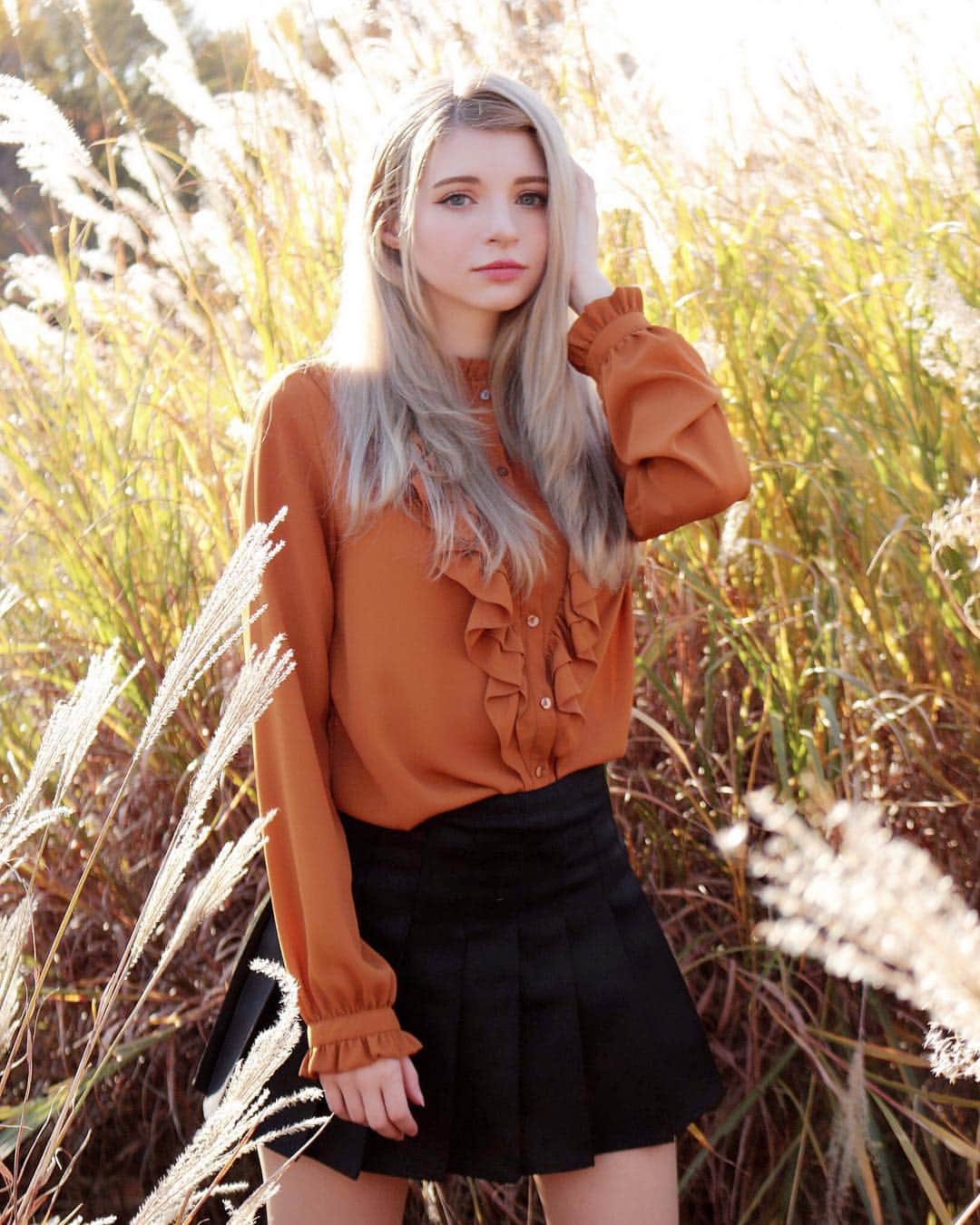 ソフィーさんのインスタグラム写真 - (ソフィーInstagram)「🍂🍁 #autumn #fall #ootd #nature #orange #tachikawa #park #photography #blonde #秋 #東京 #外国人モデル」11月27日 13時51分 - peachmilky_