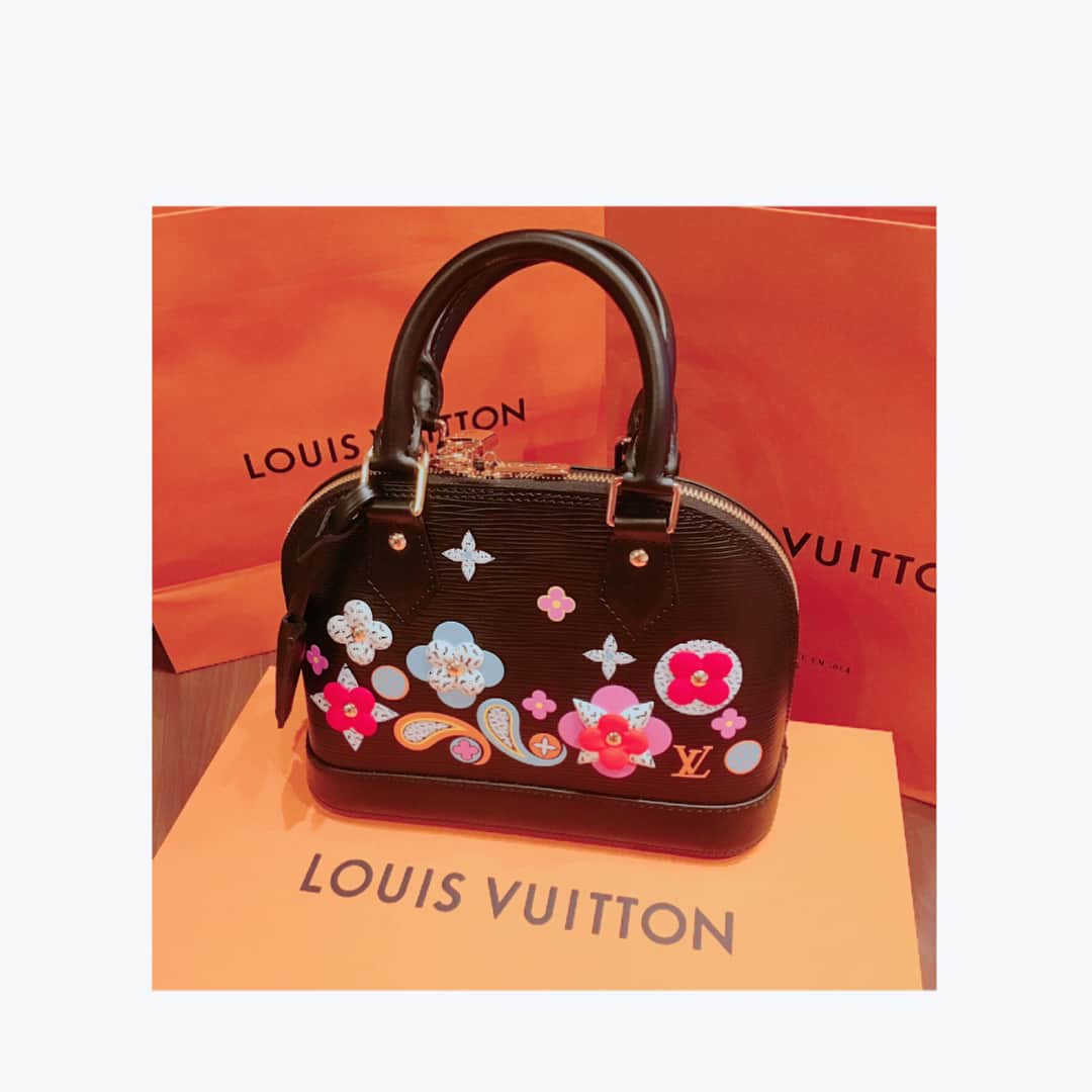 佐井祐里奈さんのインスタグラム写真 - (佐井祐里奈Instagram)「#louisvuitton #bag #happy #thankyou #荷物多いけれど #小さいバッグが好き #💓 #kawaii #cute #アルマbb」11月27日 15時56分 - yunna_s31
