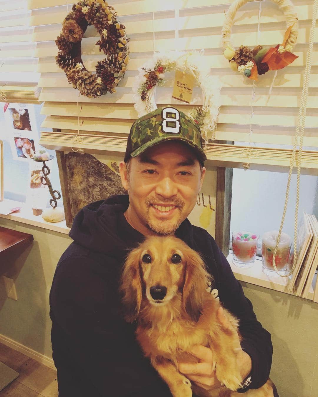 のインスタグラム：「ドッグカフェにて #ボタニックピース #愛犬ロク #保護犬ロク #ミニチュアダックス  #9歳オス」