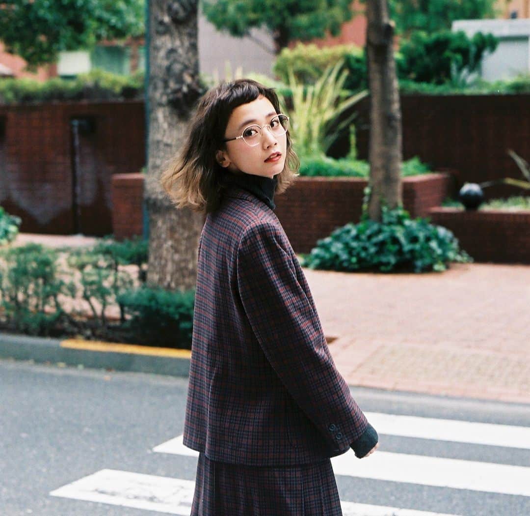 のインスタグラム：「今月号のmer連載のお写真。 紙面では使わなかったやつだけど素敵に撮って頂いたのでインスタにうぷします📷 . キャメラマンは有坂さん #mito_natsume」