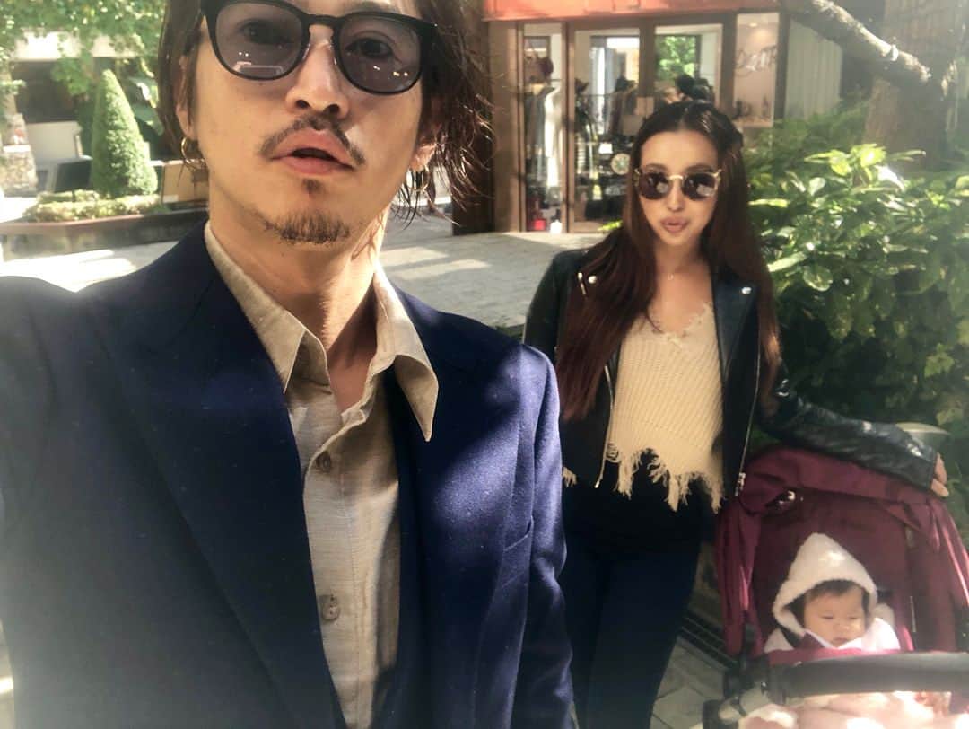 PINKYさんのインスタグラム写真 - (PINKYInstagram)「Sunny day lunch with my love👨🏻👶🏻🌈❤️ . at "en vue"😋🍽💕 ・・・ #love #happy #family #baby #babygirl #Amato #momlife #hubbywifey #mommy #mommyslay #生後5ヶ月 #lunch #envue #○△□」11月27日 19時12分 - shanti_pinky_shanti