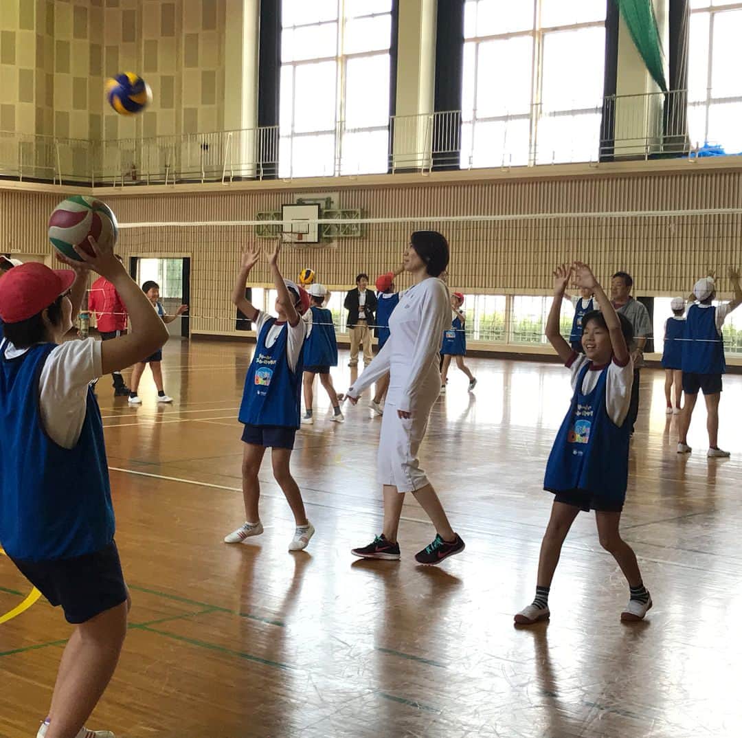 高橋みゆきのインスタグラム：「今日の1回目の授業終わり🏐 #長浦小学校 #5.6年生 #長崎 #楽しい」