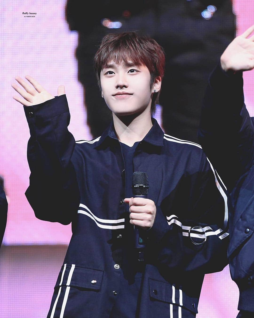 ジェイコブのインスタグラム：「☆ 171028 Heart to Heart Event © Fluffy Bunny」