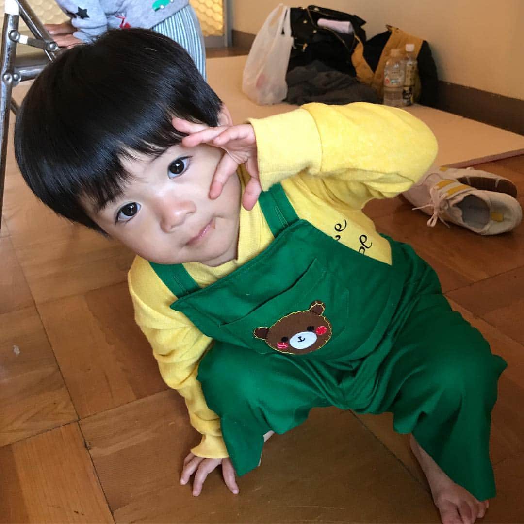 TBS「監獄のお姫さま」のインスタグラム：「明日は火曜日！プリプリの日！ 1週間始まりました！ この可愛い勇介役・岩田怜於くんの写真で癒されてください！ 緑のサロペットも可愛い！  #第5話を見ればこのサロペットの秘密#なぜおばさんたちが復讐を決意したのかがわかります！ #涙無くしては見れない第5話 #ハンカチを用意してね #火曜10時 #チャンネルはtbsに #第4話はTVerでみてね #ダイジェストも見れるよ #第5話は明日 #待ちに待った火曜日」