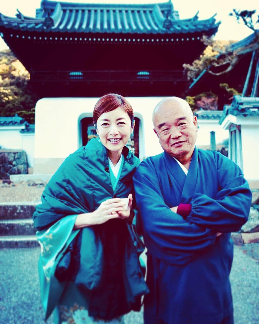 高岡早紀 さんのインスタグラム写真 - (高岡早紀 Instagram)「今朝はとても冷えこんで… お寺で頂いたほうじ茶が、心を優しくしてくれました。。 #平成細雪」11月13日 10時24分 - saki_takaoka