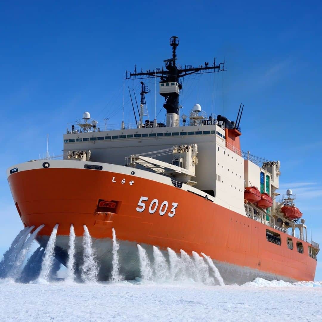 海上自衛隊さんのインスタグラム写真 - (海上自衛隊Instagram)「「砕氷艦しらせ　～ JS Shirase ～」 ２０１７年１１月１２日、砕氷艦しらせは、南極への航海に向けて出港しました。  #海上自衛隊 #自衛隊 #しらせ #砕氷艦 #南極観測 #南極 #instajmsdf #ig_jmsdf #jmsdf#jsdf #Shirase #theSouthPole」11月13日 14時58分 - jmsdf_pr