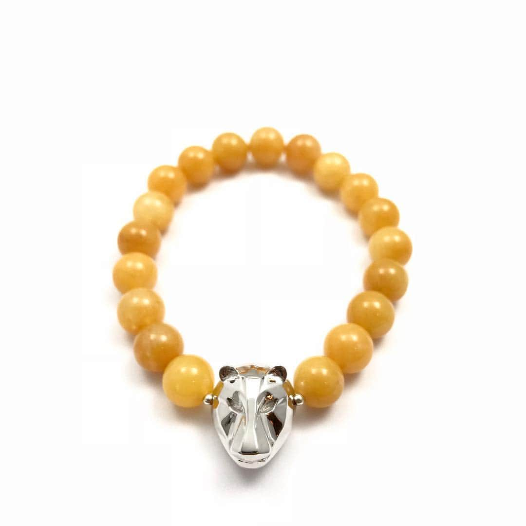 マリジョリのインスタグラム：「NEW IN STOCK! 🐯 We are please to launch our new silver tiger to our rainbow collection🌈 inspire by the Chinese Astrology. This version is with yellow Jade. It will be a great addition to elevate your earth. 🌍 #fengshuijewelry #beadsbracelet #earth #tigerbracelet #silverbeadsbracelet #luxury #yellowjade #yellowjadebracelet」