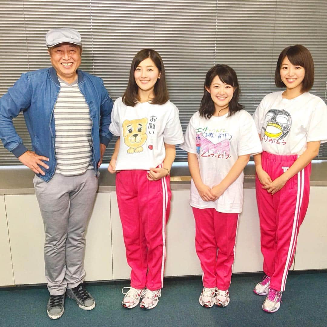 ytv女子アナ向上委員会のインスタグラム：「女子アナ向上委員会メンバーの諸國アナ、黒木アナ、中村アナ！何やらLINEスタンプのTシャツを着ていますー(o^^o)今週のギューンでは驚きの展開が！？水曜、金曜、土曜の深夜☆読売テレビで！！#アナウンサー #読売テレビ #女子アナ #女子アナウンサー #ピンク #諸國沙代子 #黒木千晶 #中村秀香」