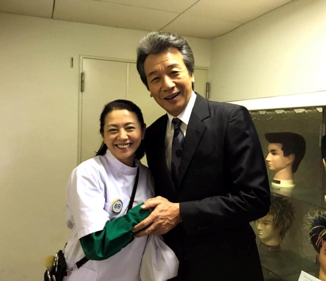 TBS「監獄のお姫さま」のインスタグラム：「速報です！！！ #監獄のお姫さま 第6話に#前川清 さんが出演します！ 第6話も目が離せない！ #撮影最後に固く手を握り1枚！ #あるイベントで #キョンキョン と前川清さんの #デュエット が見れるよ #現場にいたスタッフ #感動しました #鳥肌立ちました #見逃せません #でも #その前に #第5話 #超神回 #も見逃せない」