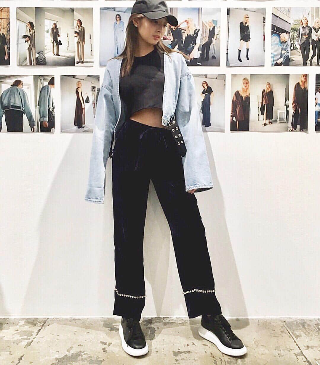 大石絵理さんのインスタグラム写真 - (大石絵理Instagram)「💘👖🎧💎⚡️#myoutfit #ericloset」11月13日 20時44分 - erioishitokyo