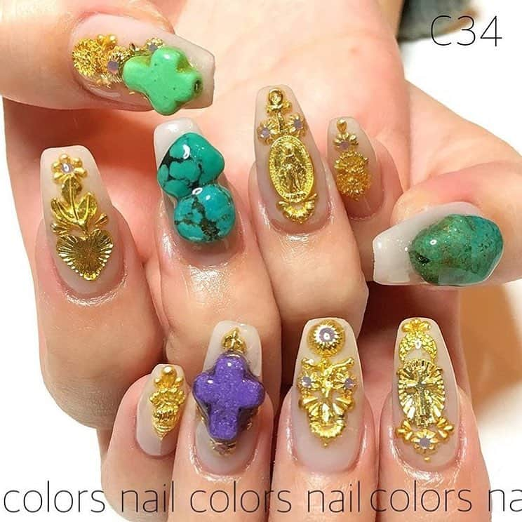 Colors nail staff>>>RiRiのインスタグラム：「. . Colors nail Ebisu. . @chiko_colorsnailの作品です💅✨ . ・・・ . ロングでパーツどっさり🌟🤲🌟 . 419 . 有料パーツ含まれます🌟 オフの状態や長さによって 制限あります🌟 5本以上でお値段変わります🌟 . 長さも出して キラッキラ🌟 . これはやばすぎて お客様と わーきゃー😋💓笑 . 遠くから来て下さり うれしかったです😢 . 楽しいお時間 ありがとうございました😇 . 担当 Chiko🎃 . 🚩スタッフ全員の作品ページ @colorsnail.official  Colors nail💅 ☑️東京都渋谷区恵比寿1-23-16  302(1号店)・303(2号店) ☑️東京都渋谷区恵比寿1-23-12  TIARA HOME 301(3.4号店) ☏0364096515  Colors 中目黒💅👀 ☑️東京都目黒区上目黒2-14-5結城ビル401 03 5708 5367  Colors nail 大阪店💅 ☑️大阪府大阪市北区鶴野町4-11朝日プラザ梅田1105号室  ホームページ💻. http://www.colors-nail.com Hot pepper💅👀 Nail Colors nail(カラーズネイル)  Eye  Colors(カラーズ)  Facebook🔍→ Colors Nail Nailist Instagram🔍→ @fanfan_colorsnail  @colors_nakameguro ( nail: hana ☆ eye: mika ) @mia_colorsnail  @yuu_colorsnail  @namieeen_colorsnail  @chiko_colorsnail @colorsnail.since2013  Eyelist Instagram🔍→ @mika_colors  @colors.official  #ebisu #colorsnail #chiko_nail  #nail #nailart #ebisu #art #colorsnail #恵比寿ネイルサロン #恵比寿 #ネイル #チコ #ジェルネイル #ジェル #カラーズネイル #プライベートネイルサロン #foot #hand #handnail #privatenailsalon #タイル #天然石#instacool #instagood #fassion #jewelry #gold」