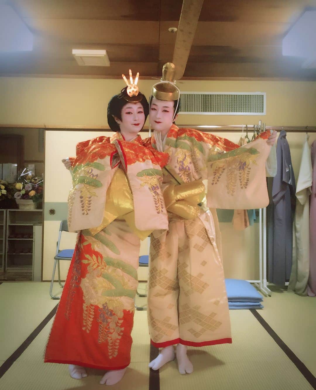 菅井玲さんのインスタグラム写真 - (菅井玲Instagram)「日本舞踊の舞台で、ひな人形の女雛をやりました。今回の相方、男雛役の奈々ちゃんと。🎎 頼れるdarlingに心から感謝♡ しっかりなきゃいけないのは私の方なのに、何から何まで甘えっぱなしですいませんでした🙏 今までお芝居やってきてどこか当たり前の様に感じてしまっていたけれど、今回の日本舞踊の舞台を経験出来たことで相手役さんがいるってこんなにも有難く心強い存在なんだと気づかされました。 #日本舞踊 #日舞 #おどり #ひな祭り #雛人形  #男雛女雛 #国立劇場小劇場 #着物 #白塗り #舞台 #長い一日 #初の大舞台 #日本 #伝統芸能 #和 #japanese #Japanesedance #japanesegirl#japanesestyle  #stage #일본무용 #일본녀 #일본문화 #일본여배우 #옷 #옷스타그램」11月14日 7時31分 - rei_sugai_