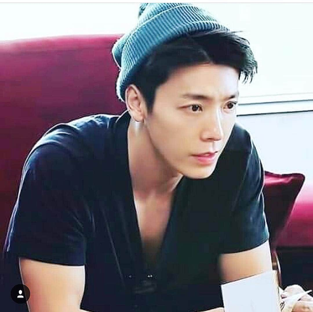 ドンヘさんのインスタグラム写真 - (ドンヘInstagram)「배고프네 ...」11月14日 0時39分 - leedonghae