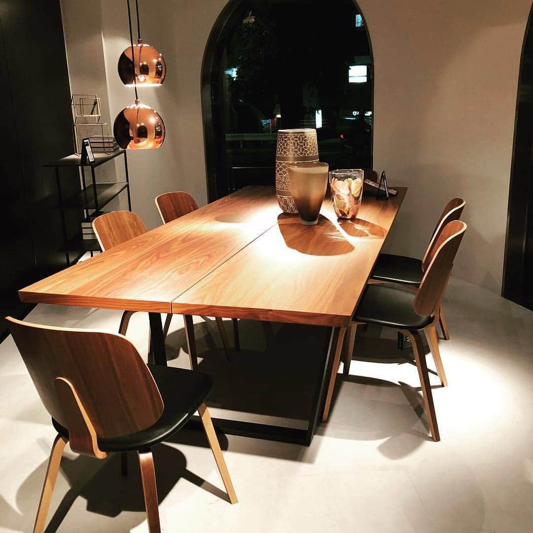 BoConceptさんのインスタグラム写真 - (BoConceptInstagram)「We've saved you a seat in the Aarhus chair at the end of the Vancouver table!⠀ ⠀ Great looking interior by the team in our store in Aoyama, Tokyo.⠀ ⠀ #BoConcept @boconcept_minamiaoyama #Aarhus #dining #chair #Vancouver #table #diningtable #interiorinspiration #interiordesign」11月14日 1時38分 - boconcept_official
