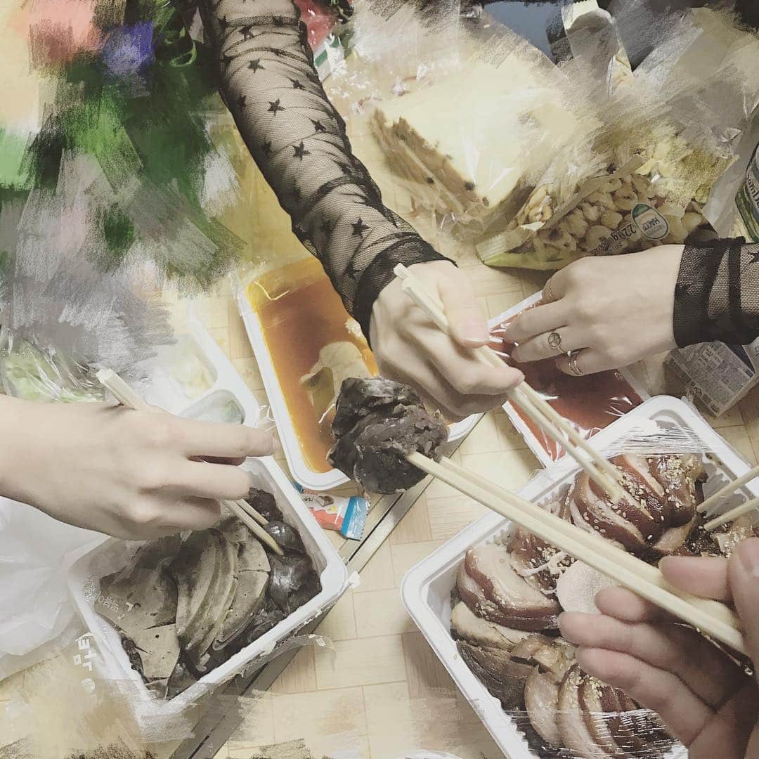 KIKIのインスタグラム：「嗷嗷哦嗷嗷嗷！！！米肠猪蹄！😋」