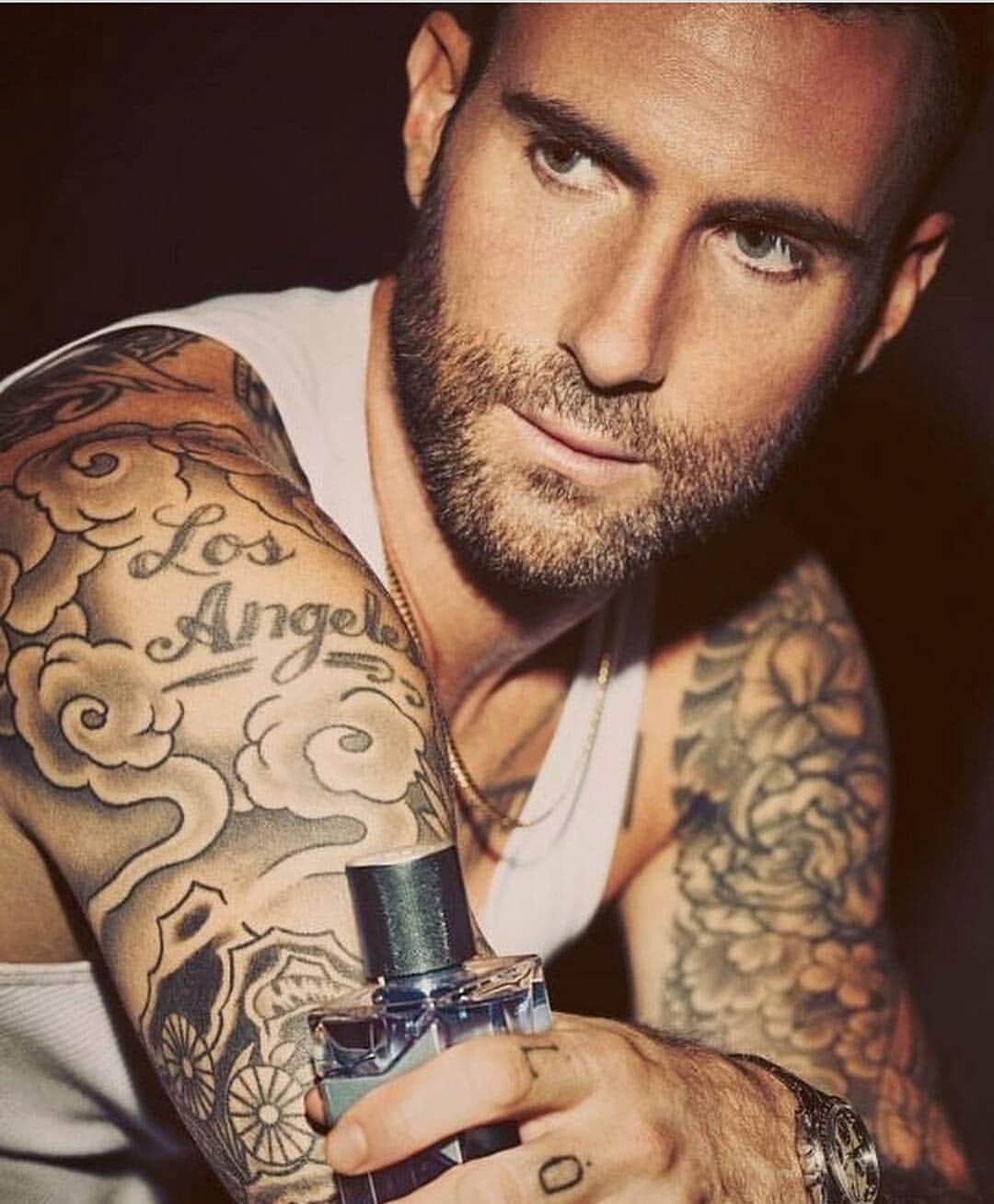 アダム・レヴィーンのインスタグラム：「Your most recent emoji is your reaction to this picture! Go!  #adamlevine」