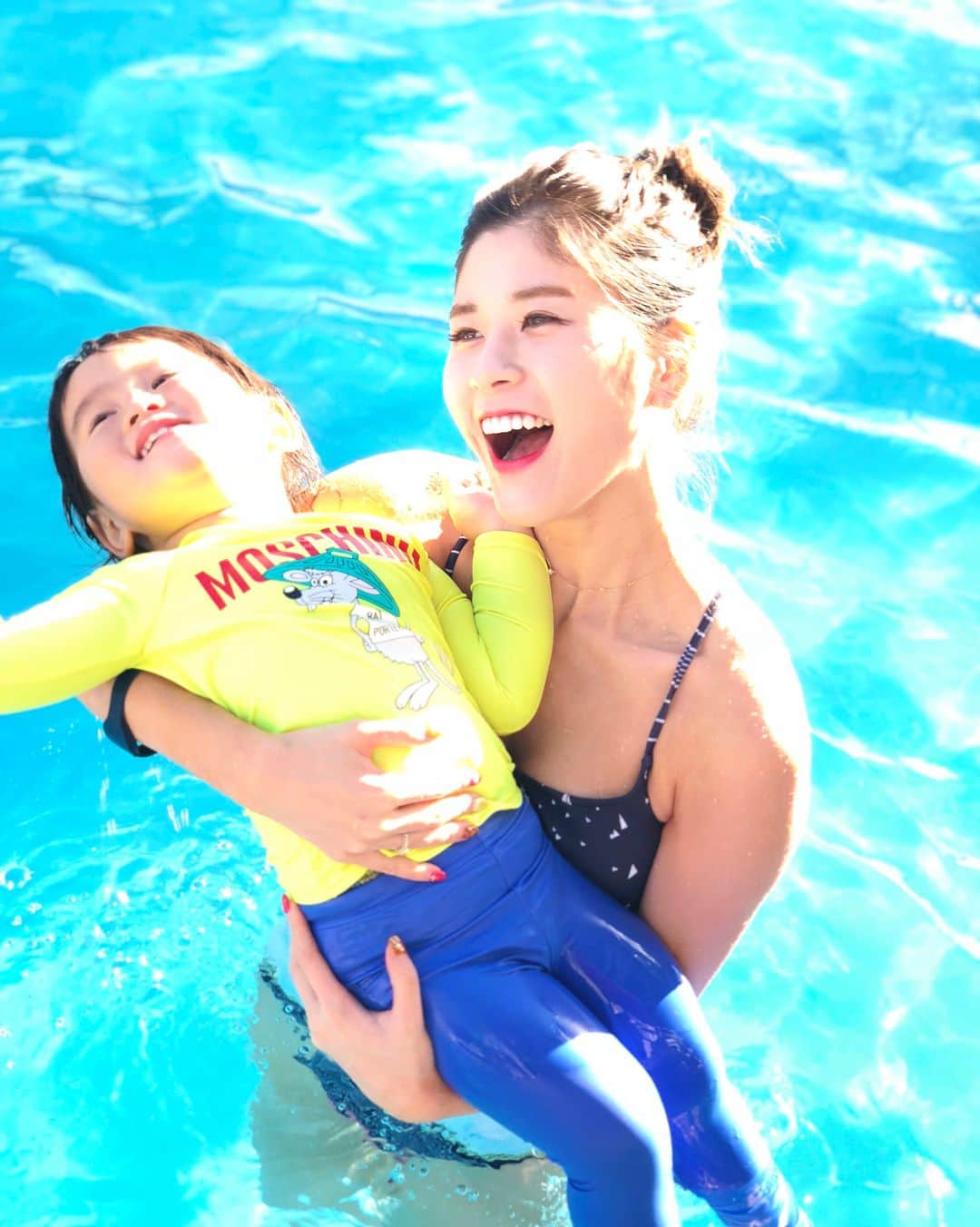 金子織江さんのインスタグラム写真 - (金子織江Instagram)「毎日楽しい、、、🍍🏝✨ . .  #trip #hawaii #family #love #happy #pool #sea #sheratonwaikiki #pineapple #可愛い #妹 #cute #sister #son #thankyou #enjoy #instagood #instagram」11月14日 5時39分 - orie_kaneko44