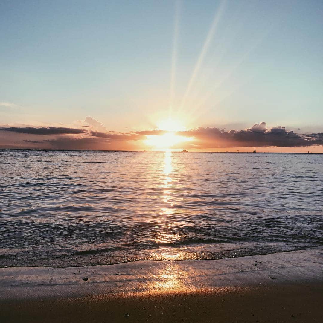 栗山遥さんのインスタグラム写真 - (栗山遥Instagram)「🌅🙏🏻#沢山のことを学ばせてもらいました#hawaii#またくるね❤️」11月14日 8時23分 - harukakuriyama