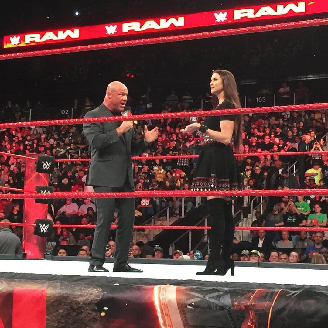 WWEさんのインスタグラム写真 - (WWEInstagram)「@therealkurtangle and @stephaniemcmahon meet face-to-face to discuss their disagreements regarding #TeamRaw at #SurvivorSeries! #Raw」11月14日 10時08分 - wwe
