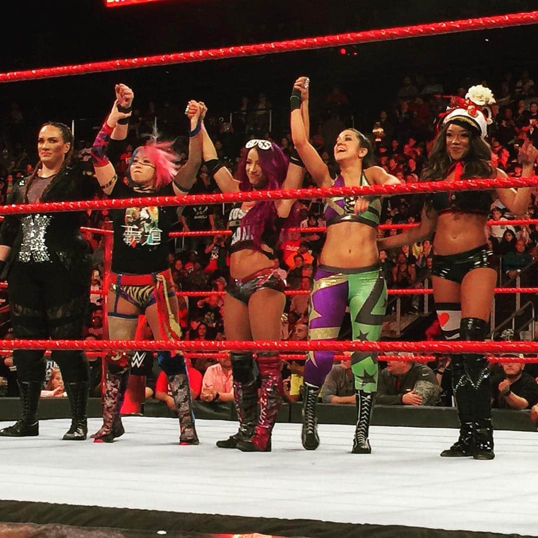 WWEさんのインスタグラム写真 - (WWEInstagram)「After a victory on #Raw, @itsmebayley is officially the 5th member of #TeamRaw! @niajaxwwe @wwe_asuka @sashabankswwe @thefoxxyone」11月14日 10時36分 - wwe